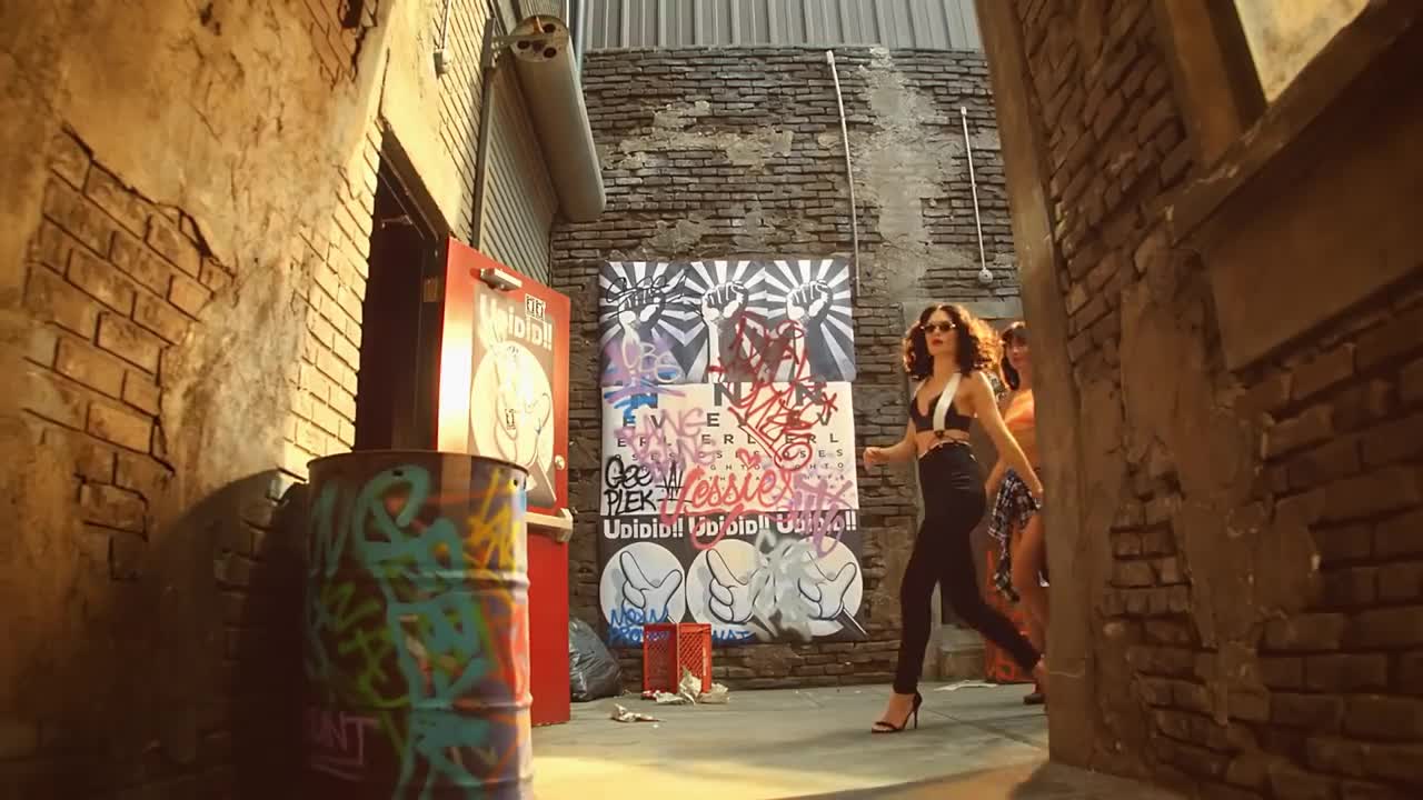 (32) Ariana Grande, Nicki Minaj,Jessie J- Bang Bang ft- Ariana Grande, Nicki Minaj